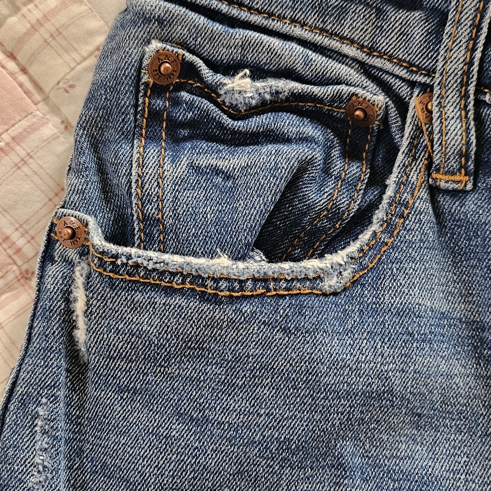 Abercrombie & Fitch Ultra High Rise Ankle- Distressed/Ripped  Size 28/6R - Picture 10 of 10